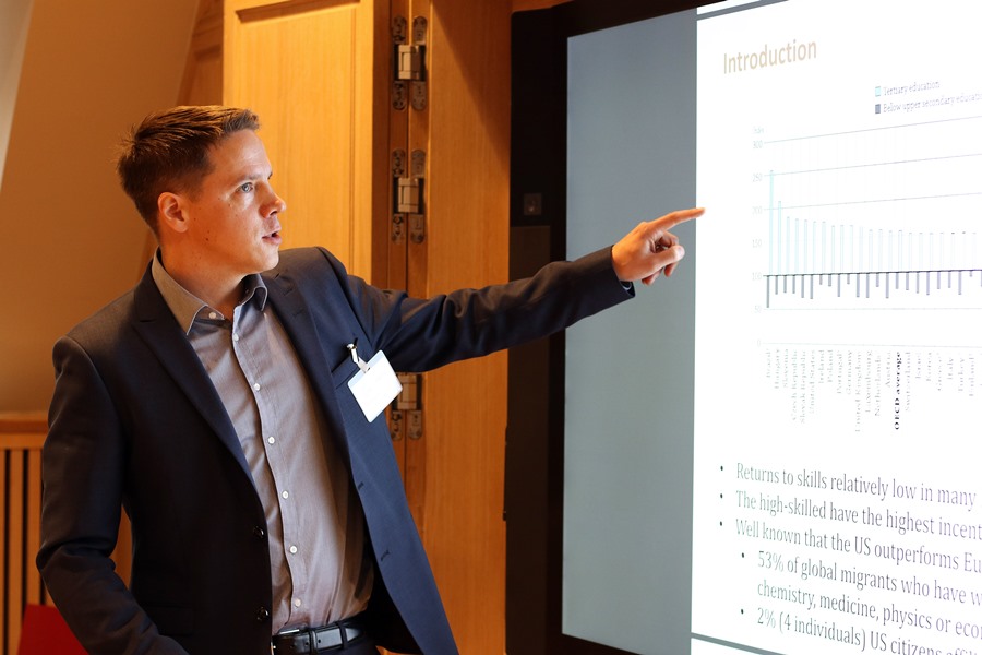 Ilpo Kauppinen presents on emigration from a welfare state
