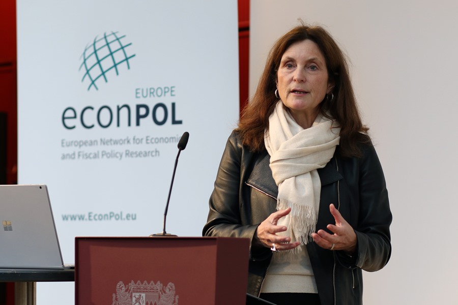 Kerstin Jorna presents the ECs proposal for a reform support programme
