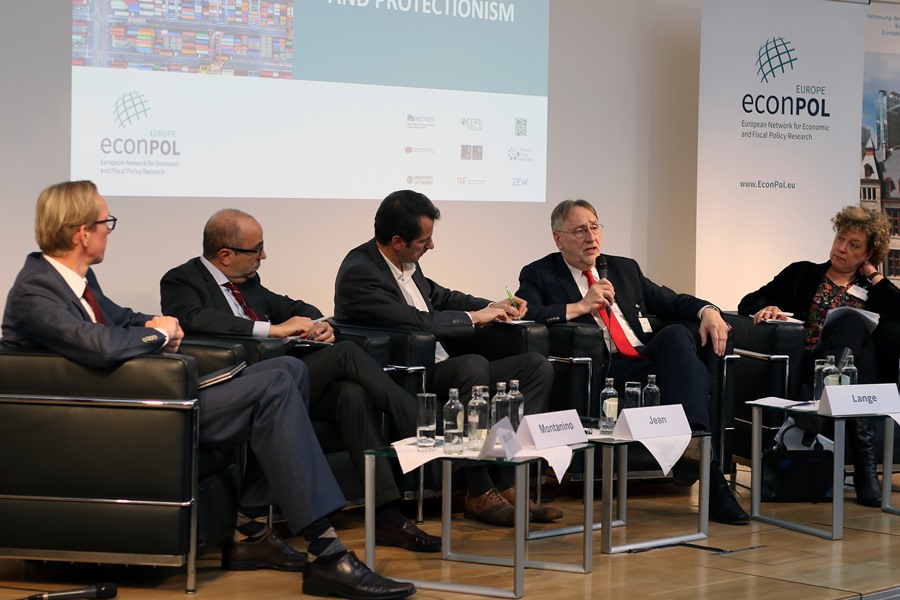Panel discussion on the challenges of EU policy making